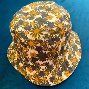 Steve Madden Reversible Bucket Hat